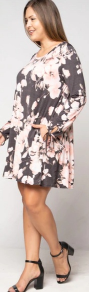Plus Size Floral Dress with Pockets and tie cuffs - Picture 7 of 8